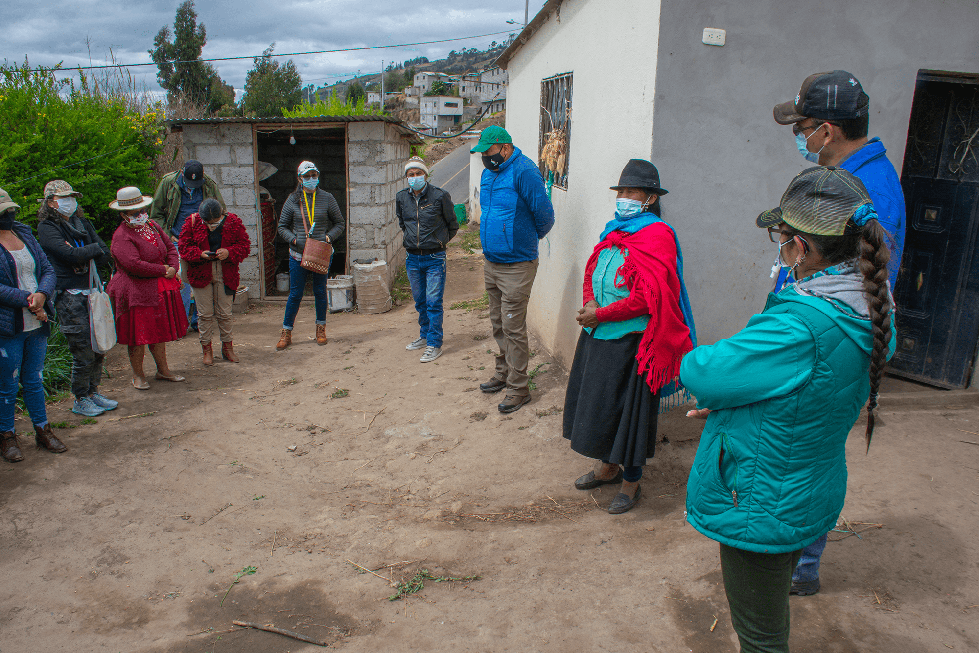 3 INTERCAMBIO DE EXPERIENCIAS ENTRE PRODUCTORES DE BOLIVIA PERU Y ECUADOR EN LA ASOCIACION SUMA CUY