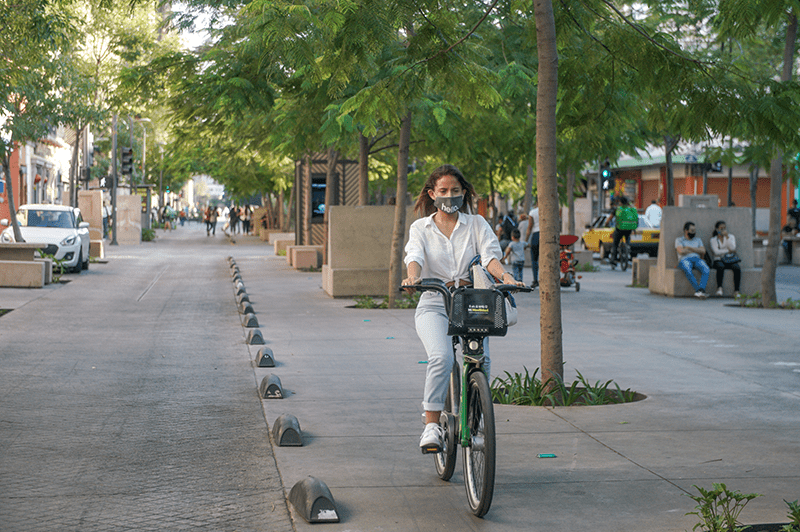 Mujer ciclista en Guadalajara
